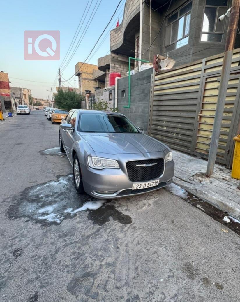 کرایسلەر 300